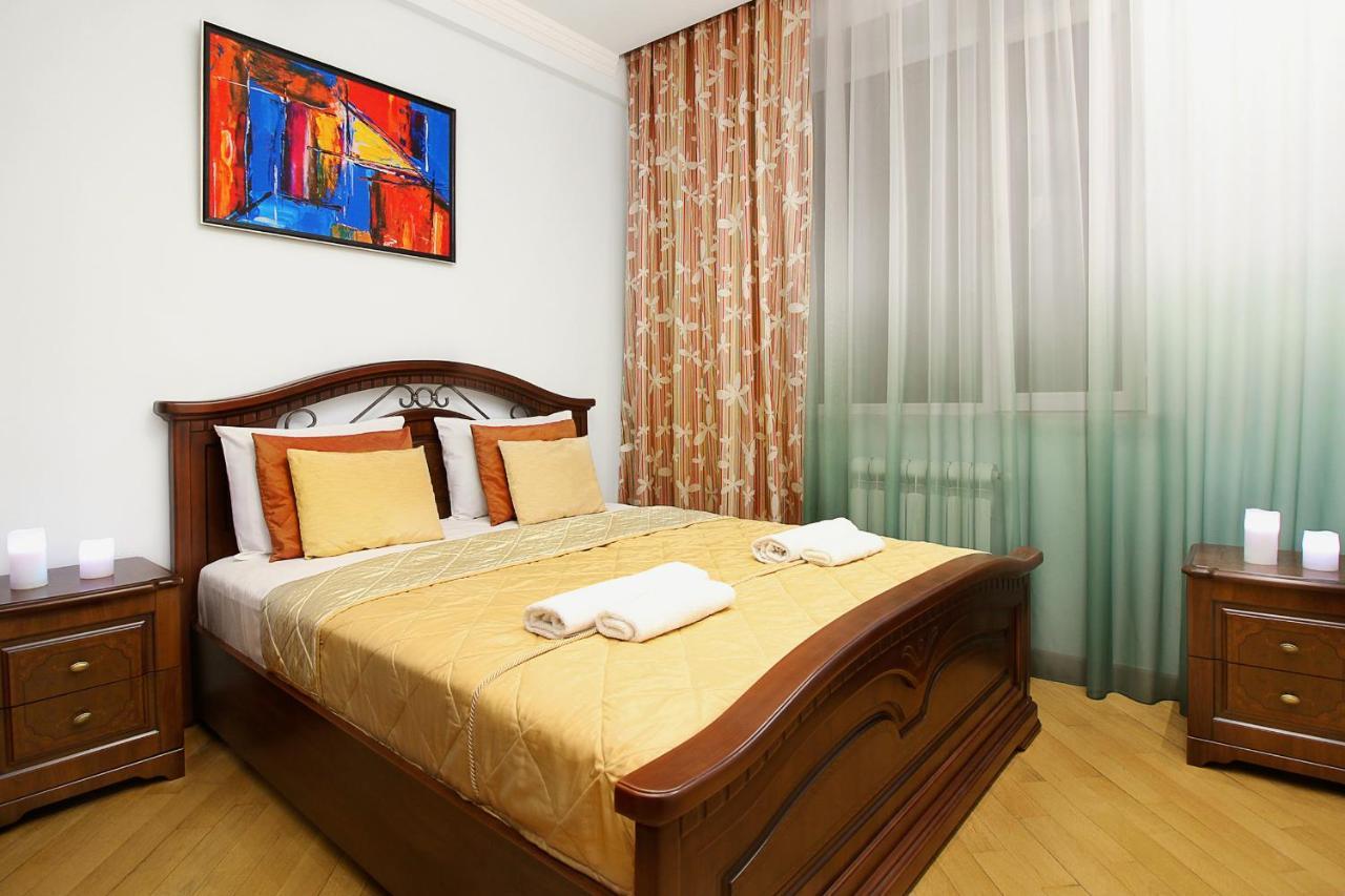 3 Bedroom Apartment Near Republic Square Jerevan Exteriör bild