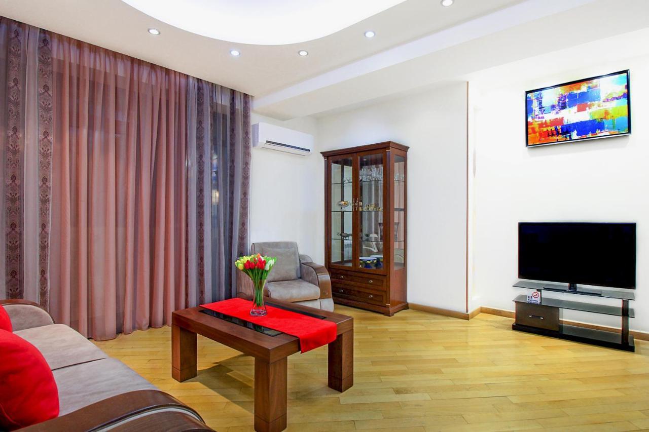3 Bedroom Apartment Near Republic Square Jerevan Exteriör bild